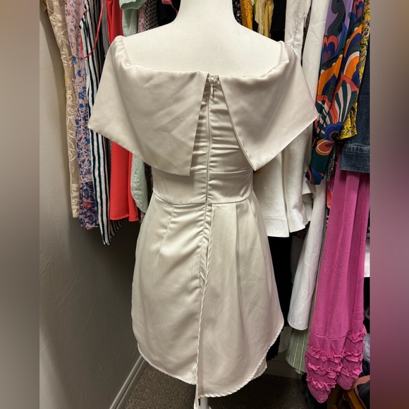 Lulu’s size small preowned satin feel mini dress - Picture 5 of 16